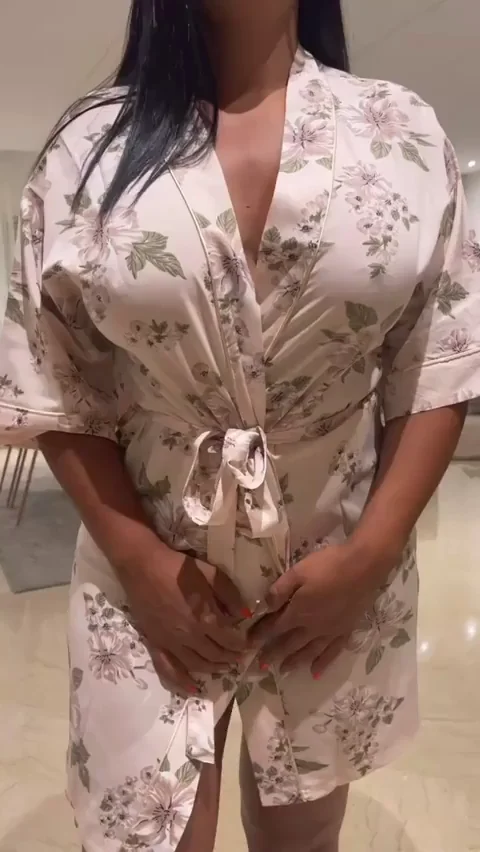 Thick Married 80s Babe Teasing in Silk Robe 😈👰‍♀️💋