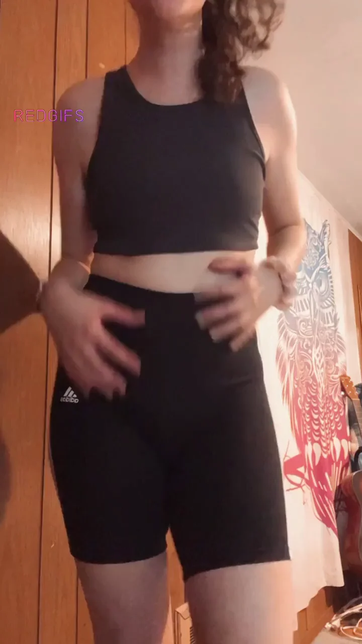 Trans Hottie's Workout Tease 🍑💦 Wanna Sweat with Me?