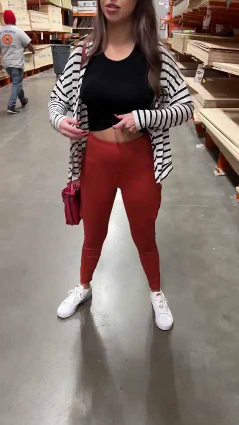 He was checking out my ass but the real show was in the front 🤗