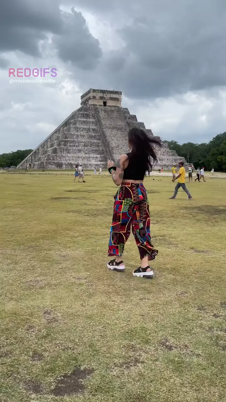 It's possible I photobombed someone's shot [GIF]