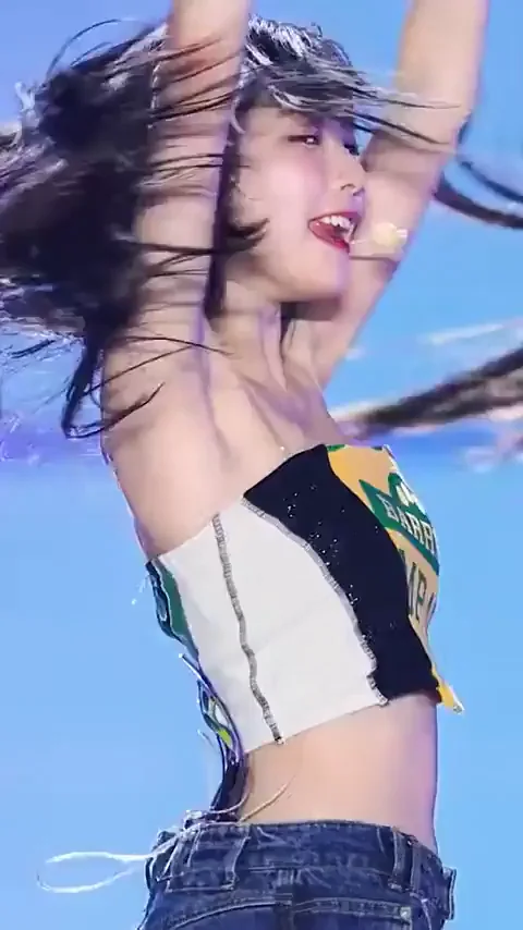 Jiheon fromis_9 Slutty Stage Tease 💦🔥