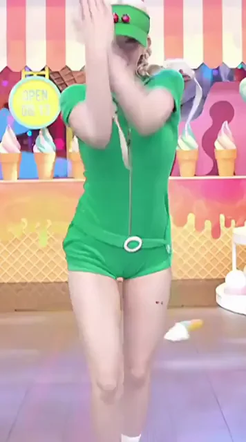 Jeon Somi Green Bodysuit Dance Tease