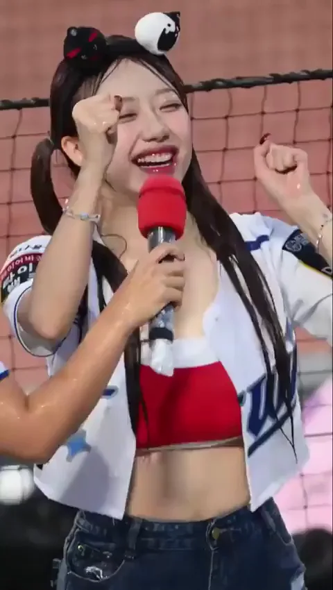 🔥 Cignature Jeewon's Volleyball Slutty Mic Tease 😍🍆