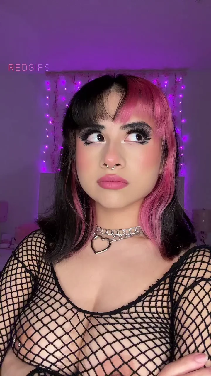 How goth girls behave