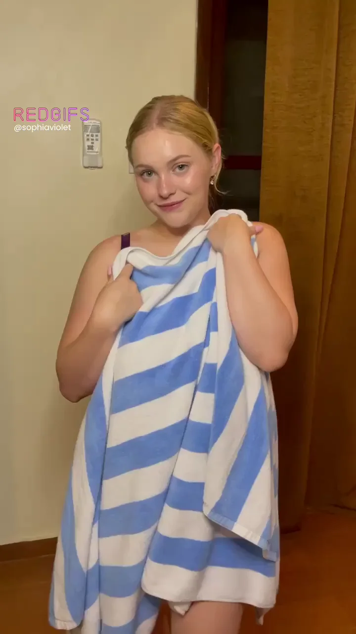 Oops! Towel Slips Off My Juicy Tits 😏💦