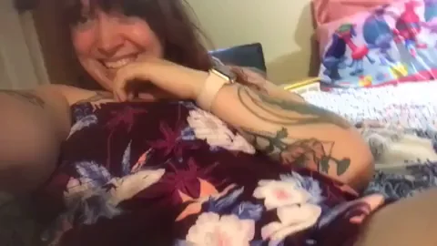Spreading my lips ?