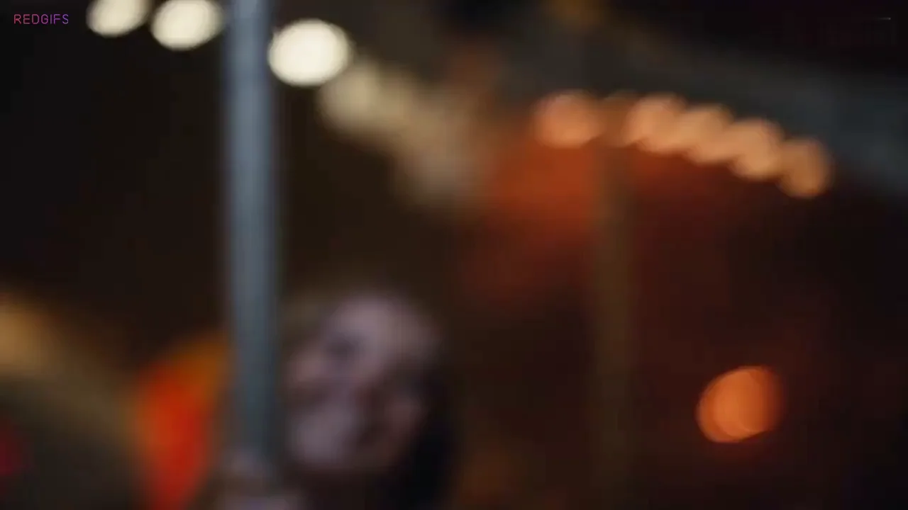 Sydney Sweeney's Juicy Carousel Tease in Euphoria S01E04 🎠🍑