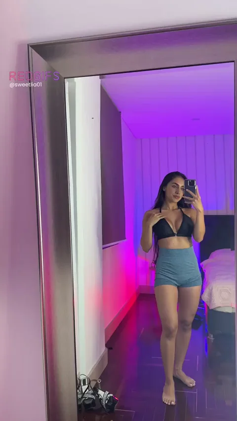Petite fuckdoll
