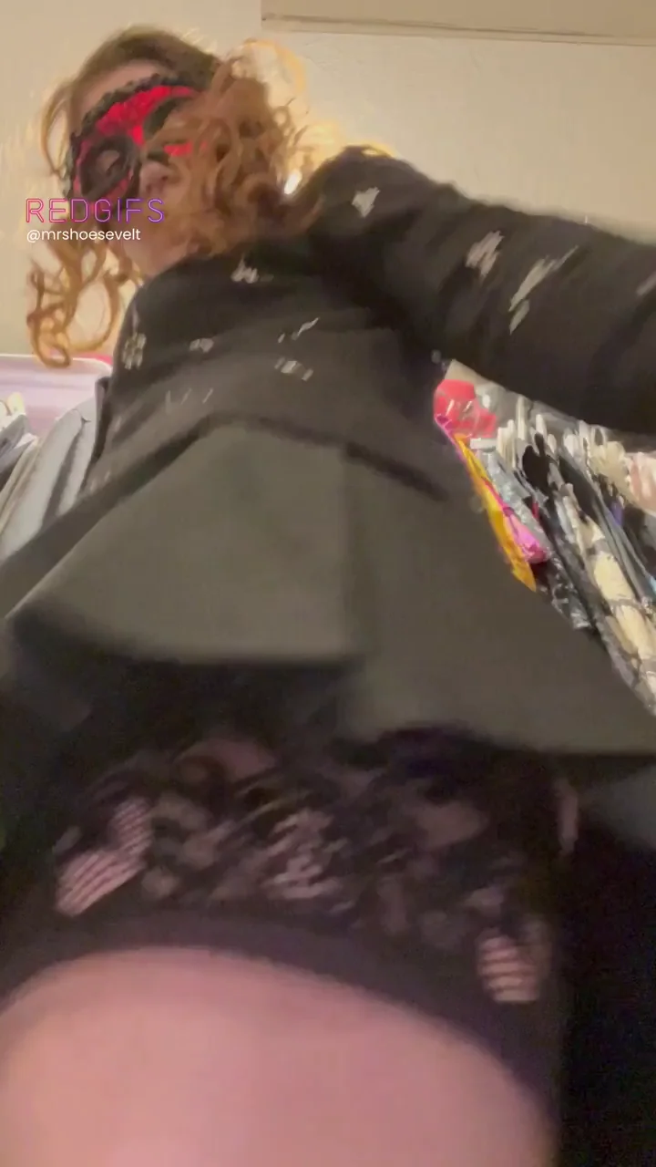 Showing off my butt plus because I’m training to be a good little anal slut