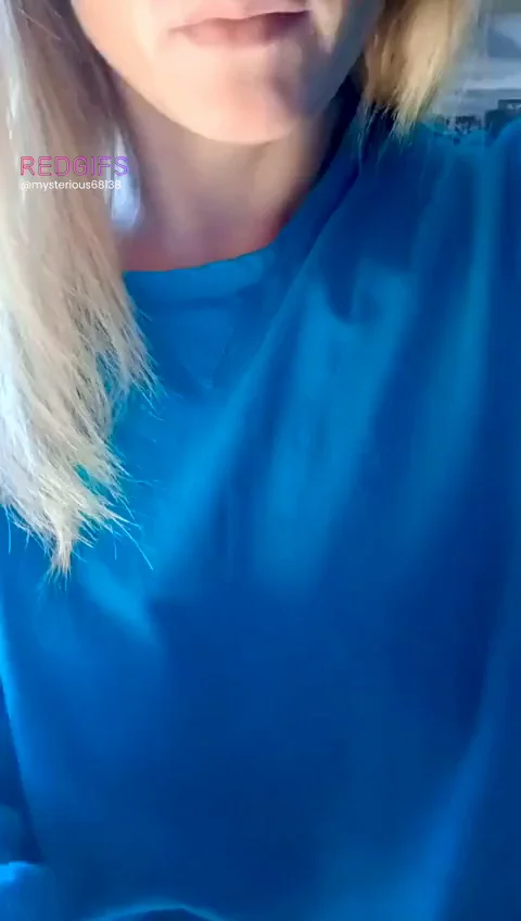Blonde Babe's Naughty Pussy Flash Tease