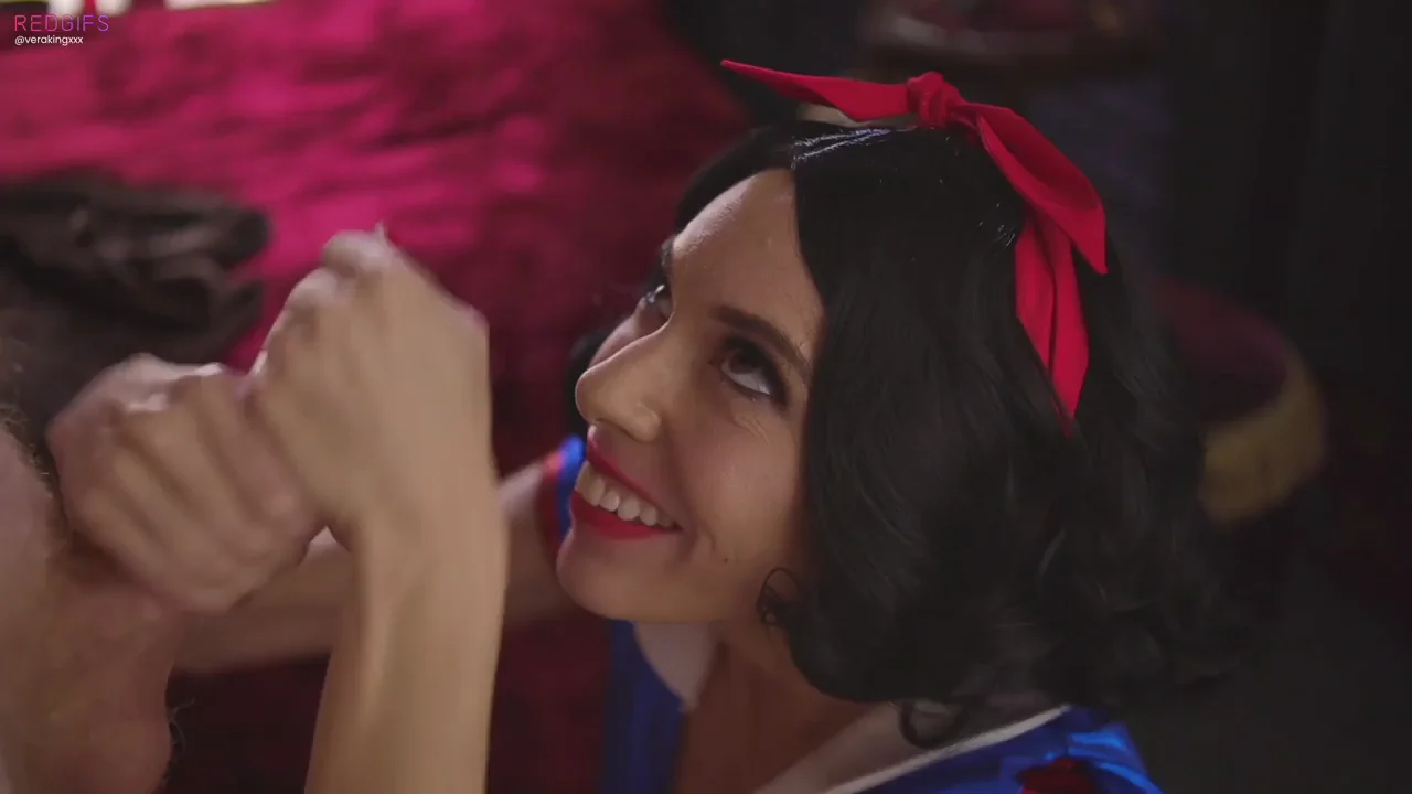 Snow White's Slutty Cum Feast: Pure White Load Down Her Throat