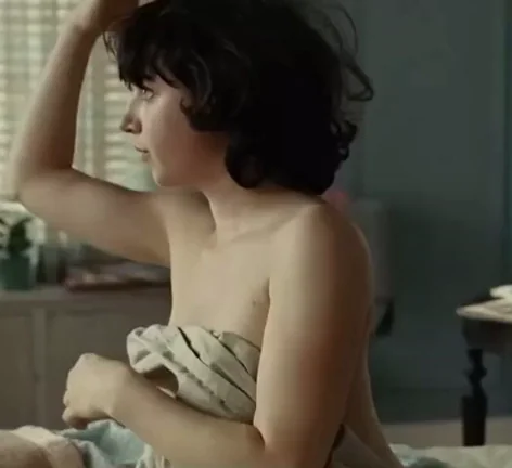 Zoe Kazan's Steamy Towel Tease in Revolutionary Road