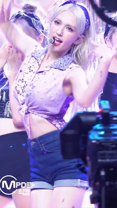 Somi's Slutty Kpop Dance Tease 💜🔥🍑