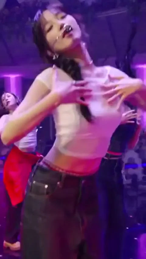 💦 Happy Kazuha Day! Le Sserafim Slutty Stage Tease 🔥