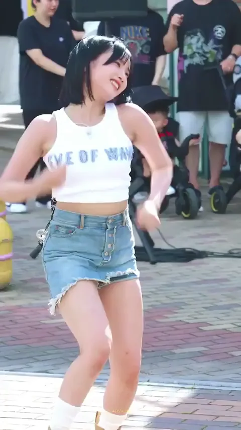 🔥 Soeun from Tribe Teases in Tiny Denim Shorts & Crop Top 💦