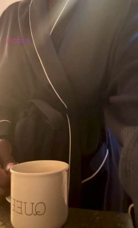 🎶🎤The best part of waking up is a bit of me on your tongue or however that jingle goes 👅 😜🍫☕️