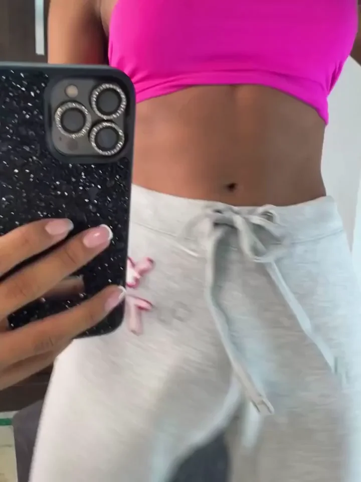 Pretty face big bulge 😳