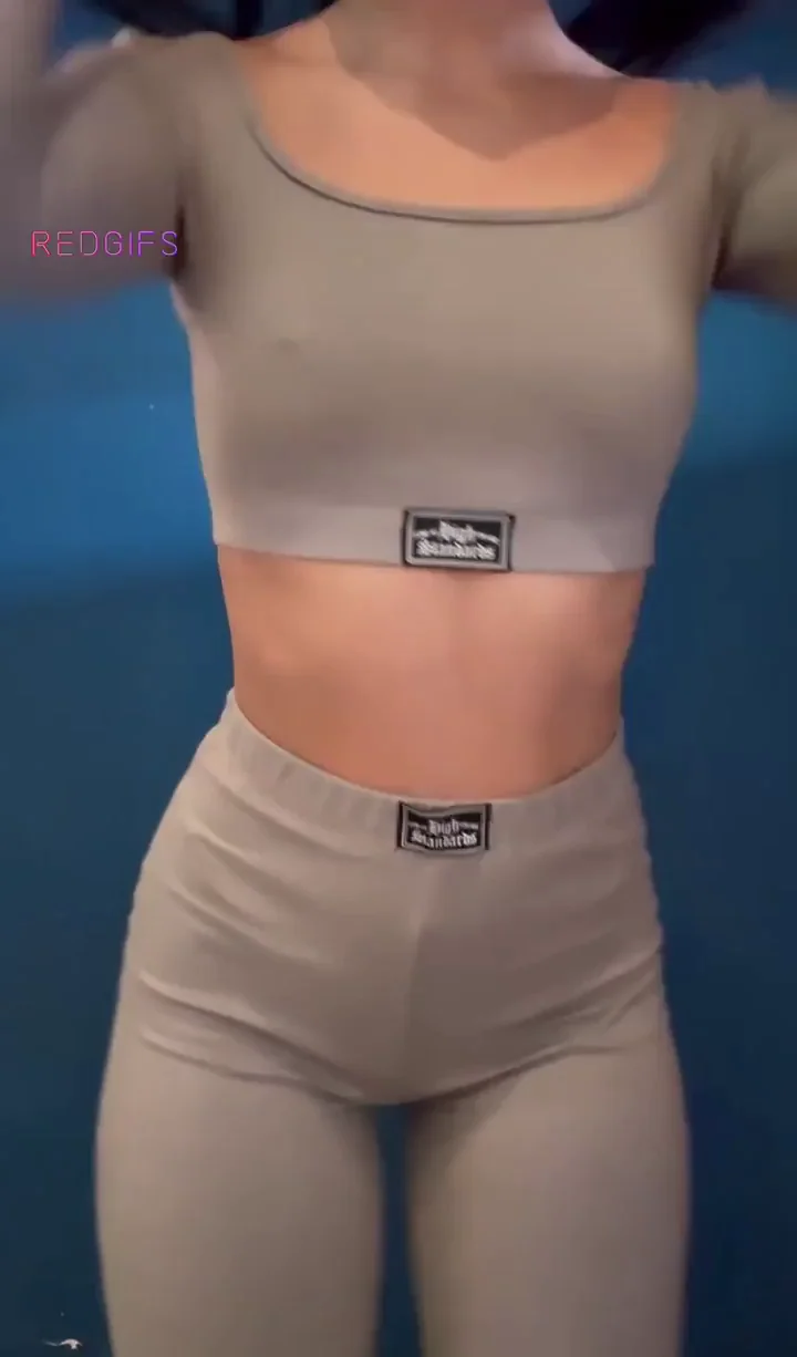 🧘‍♀️ Slutty New Yoga Outfit Tease - Cameltoe & Juicy Ass 🍑