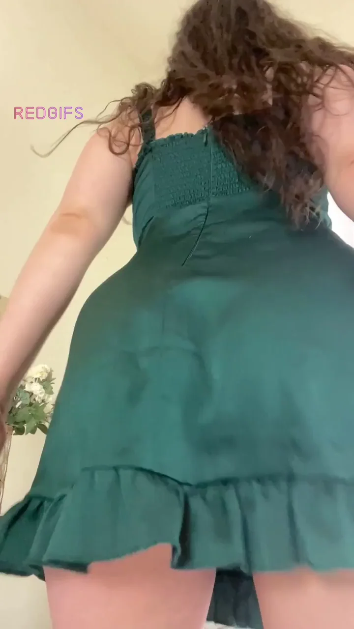 No Panties Under My Tight Green Dress 🍑💚