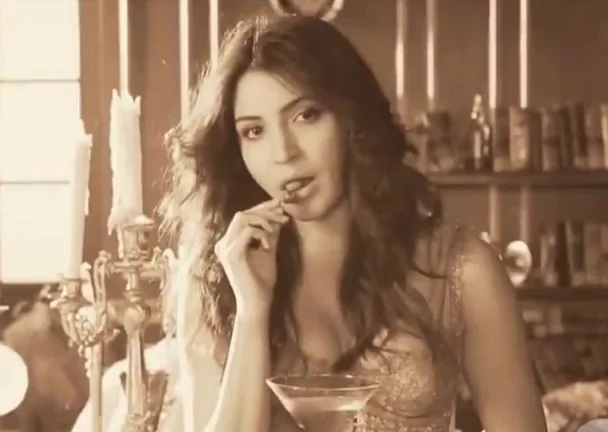 Anushka Sharma's Juicy Big Tits Tease 🔥🍈🍈