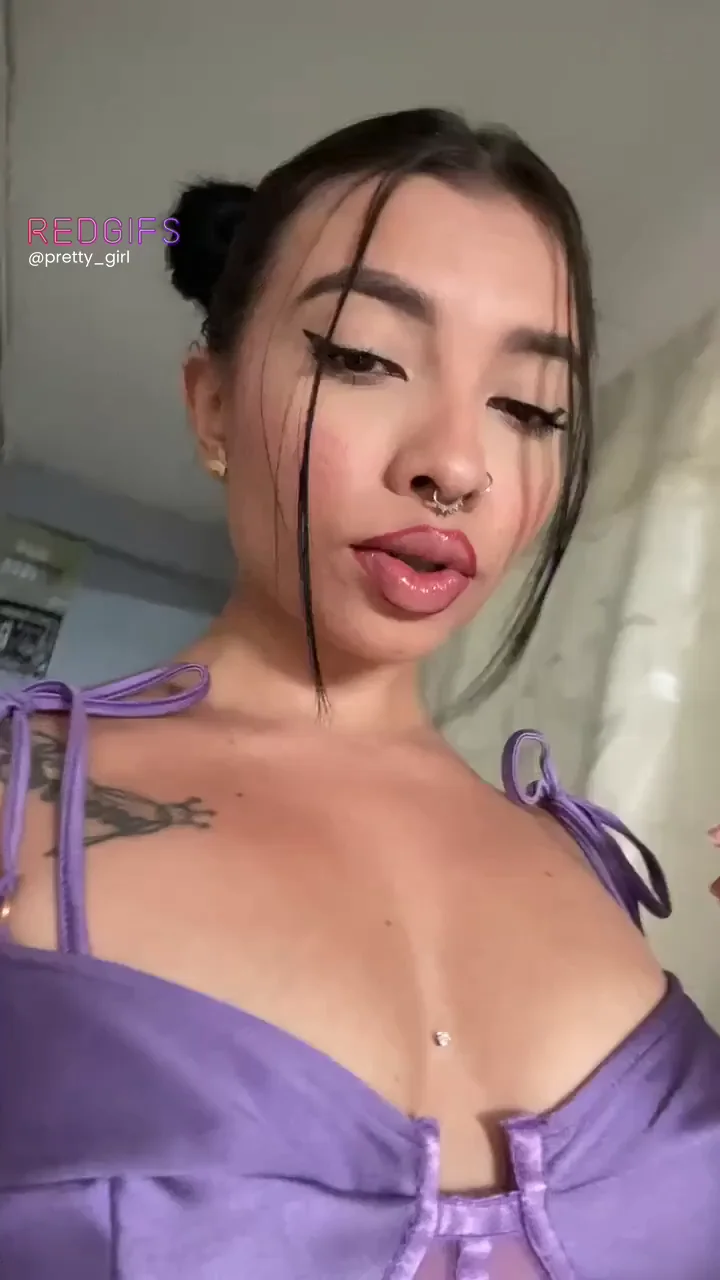 Daddy's Lonely Slut Daughter Begs for Flirty Attention 💜🍑