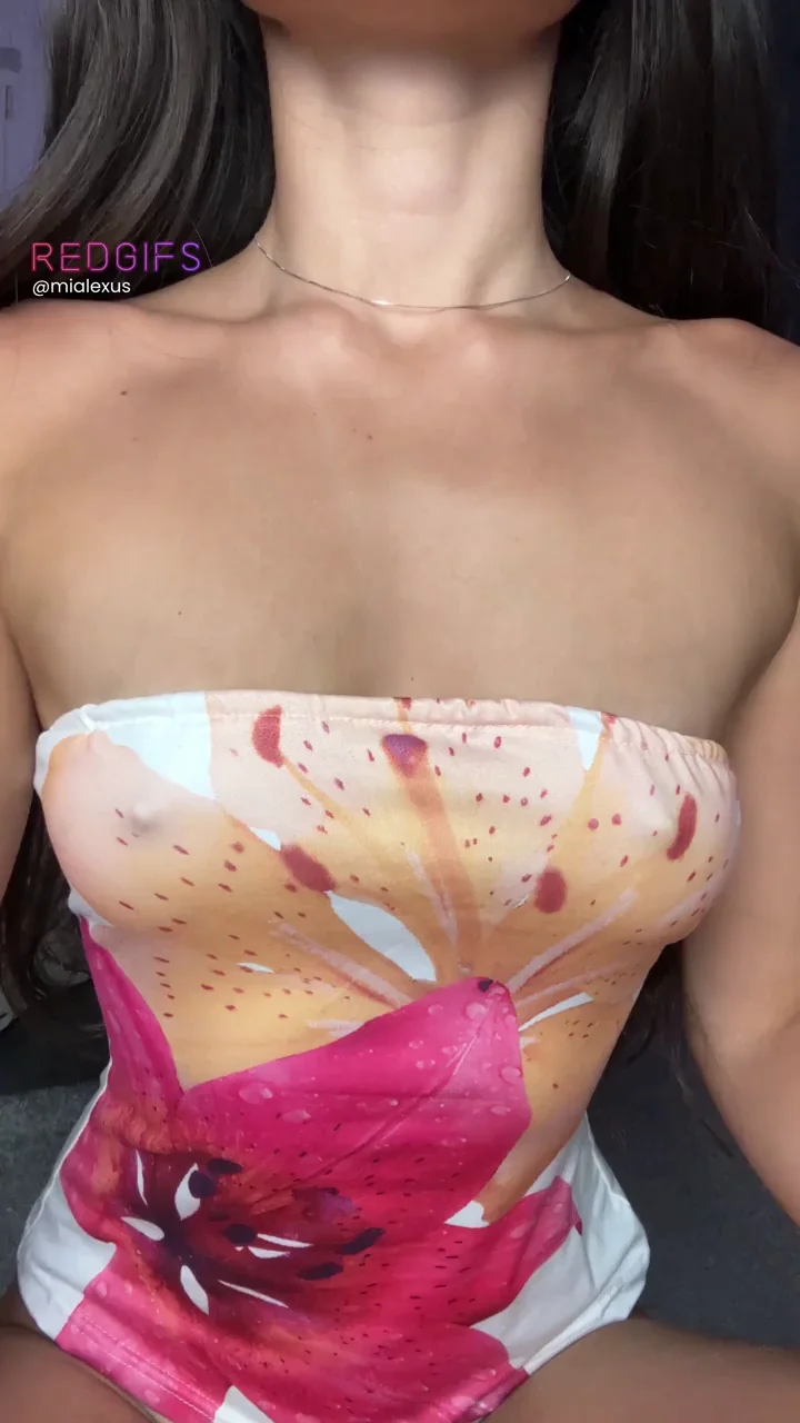 Petite Asian Slut's Tiny Titties Tease 😍🍒