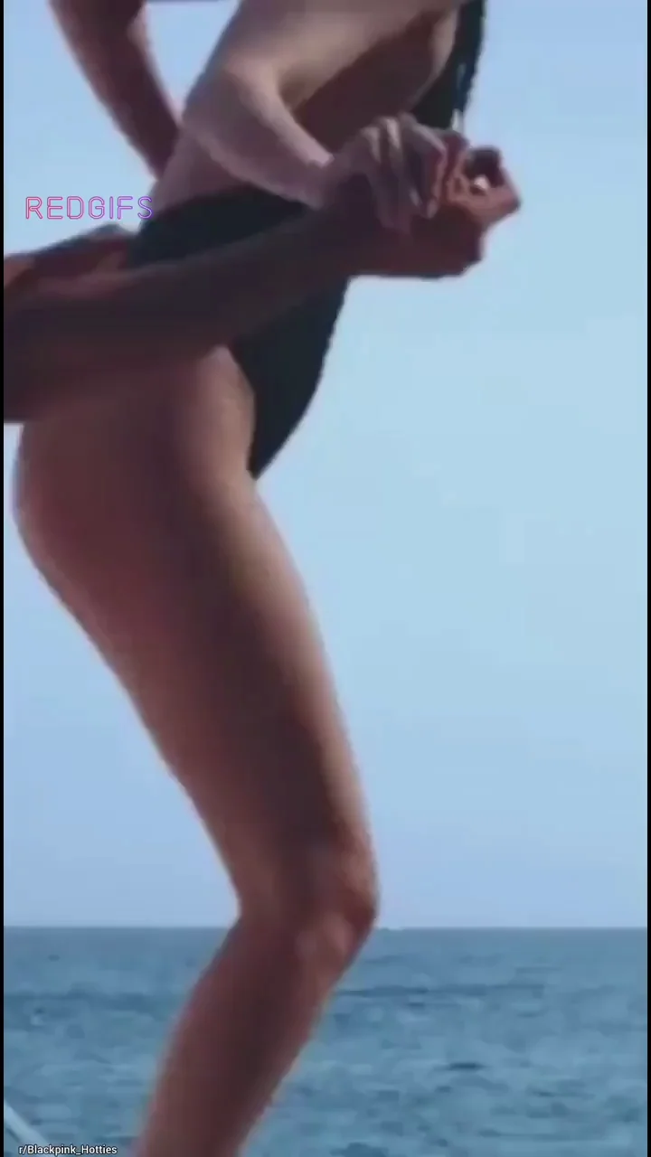 Jennie Kim's Slutty Bikini Tease 😈🌊👙