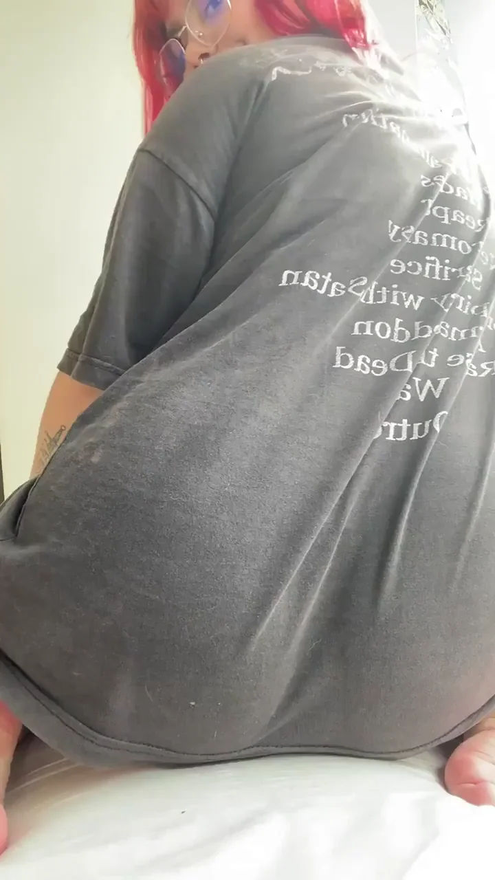 Redhead Slut's Massive Booty Should Be Banned 🍑🔥