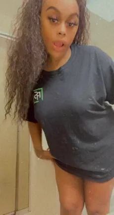 Playing with my pussy standing up feels so much naughtier ? if only daddy were here to do it for me