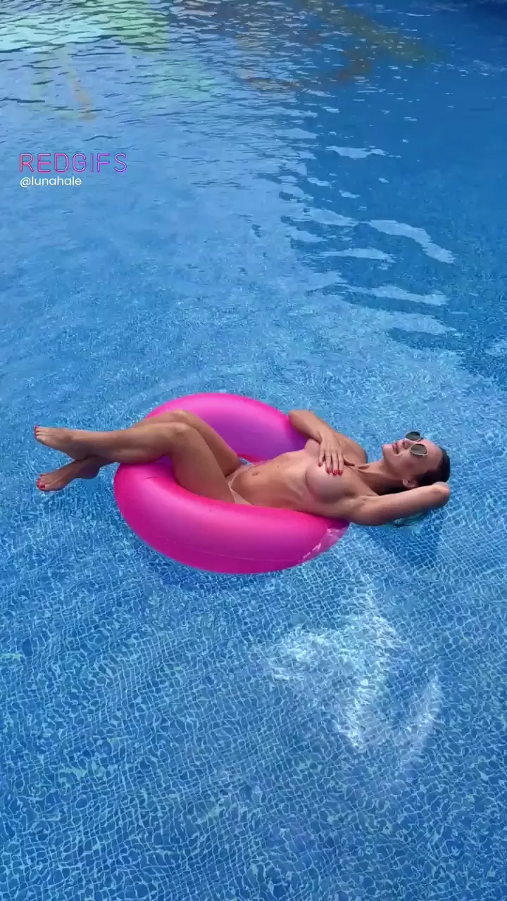 I’d love to fuck a stranger by the pool