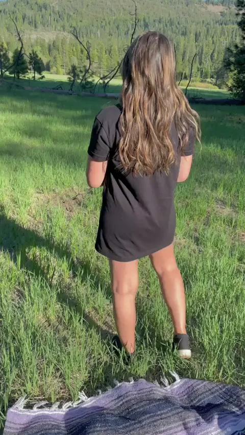 Trail Tease: Hiker Bitch Flashes Juicy Ass & Tits on the Wild Path