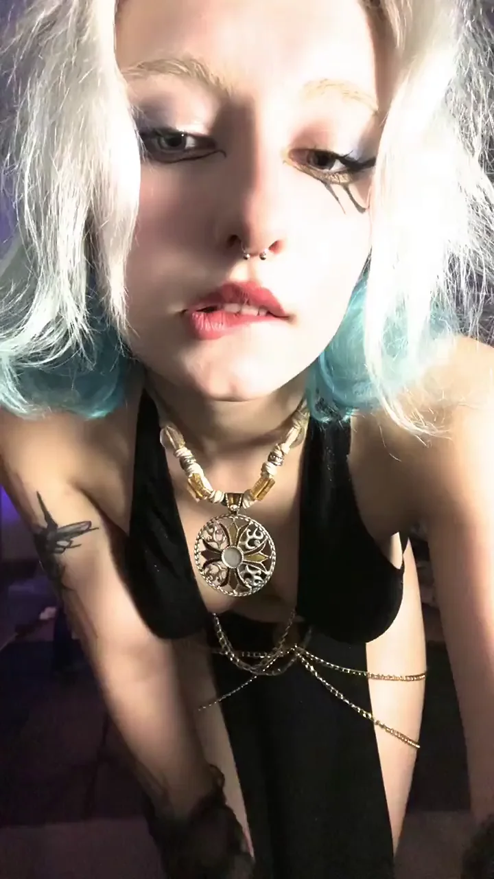 Would you fuck an alt girl