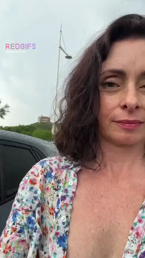 Santa Baby, Let Redditors Use My Tits in Public 😈🎄