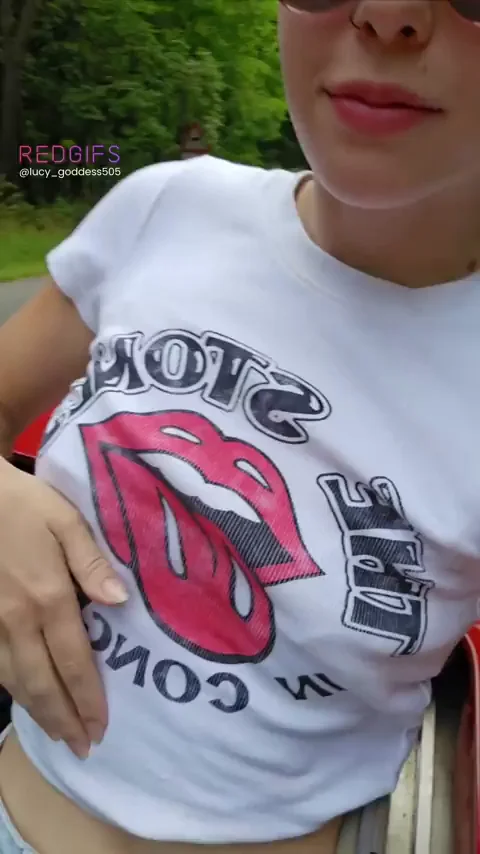 Sunroof Slut Show-Off! 😏🌞🍑