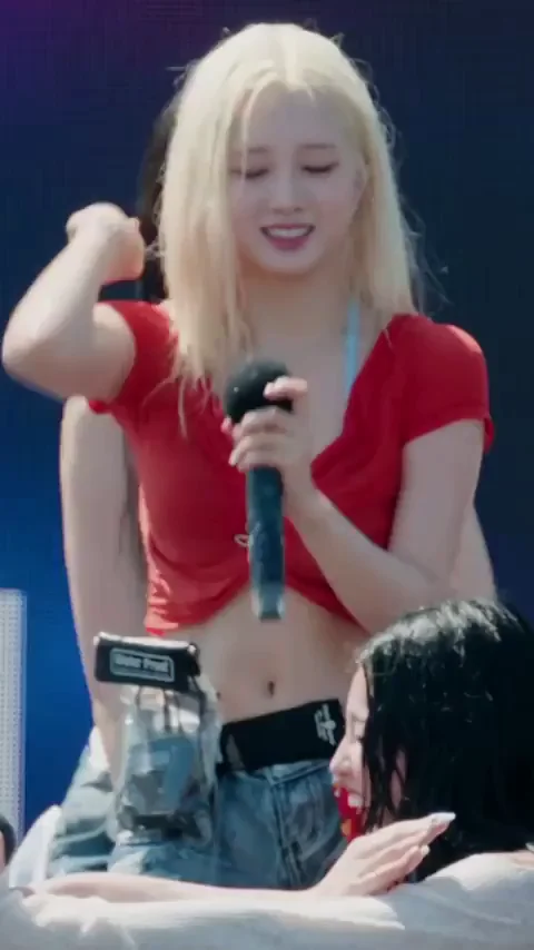 LIGHTSUM Nayoung's Sexy Stage Tease 🔥💦
