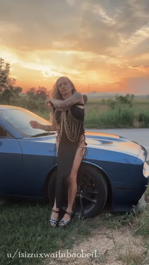 🔥 40yo Slut Flashes Her Juicy Tits by the Dodge 😈
