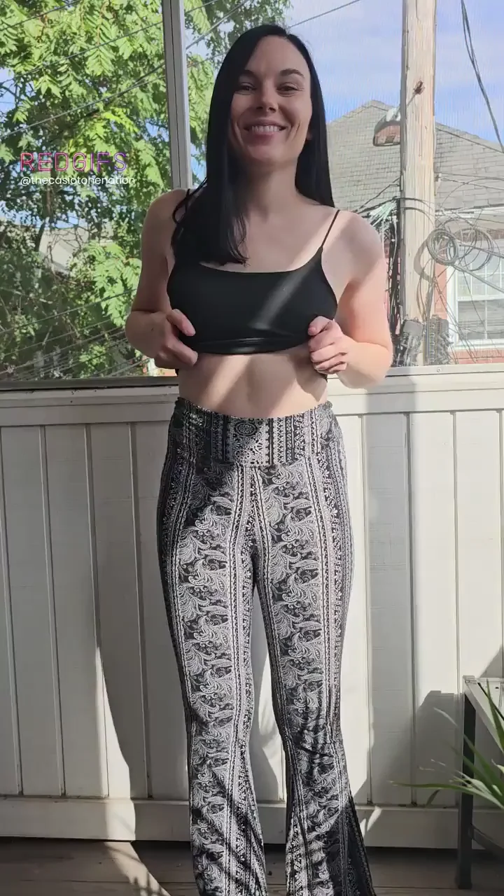Heads Turn in My Sexy Outfit 😈 Now Dropping Pants for Juicy Ass Reveal 🍑