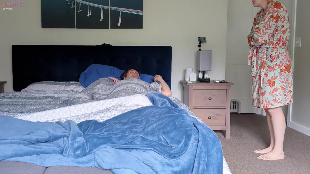 Step sister says the guest bedroom is too cold. 14 min OC sex tape in 1 min.