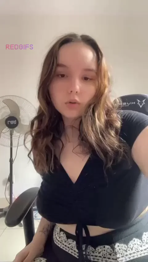 I dont like to wear a bra when im gaming(drop)