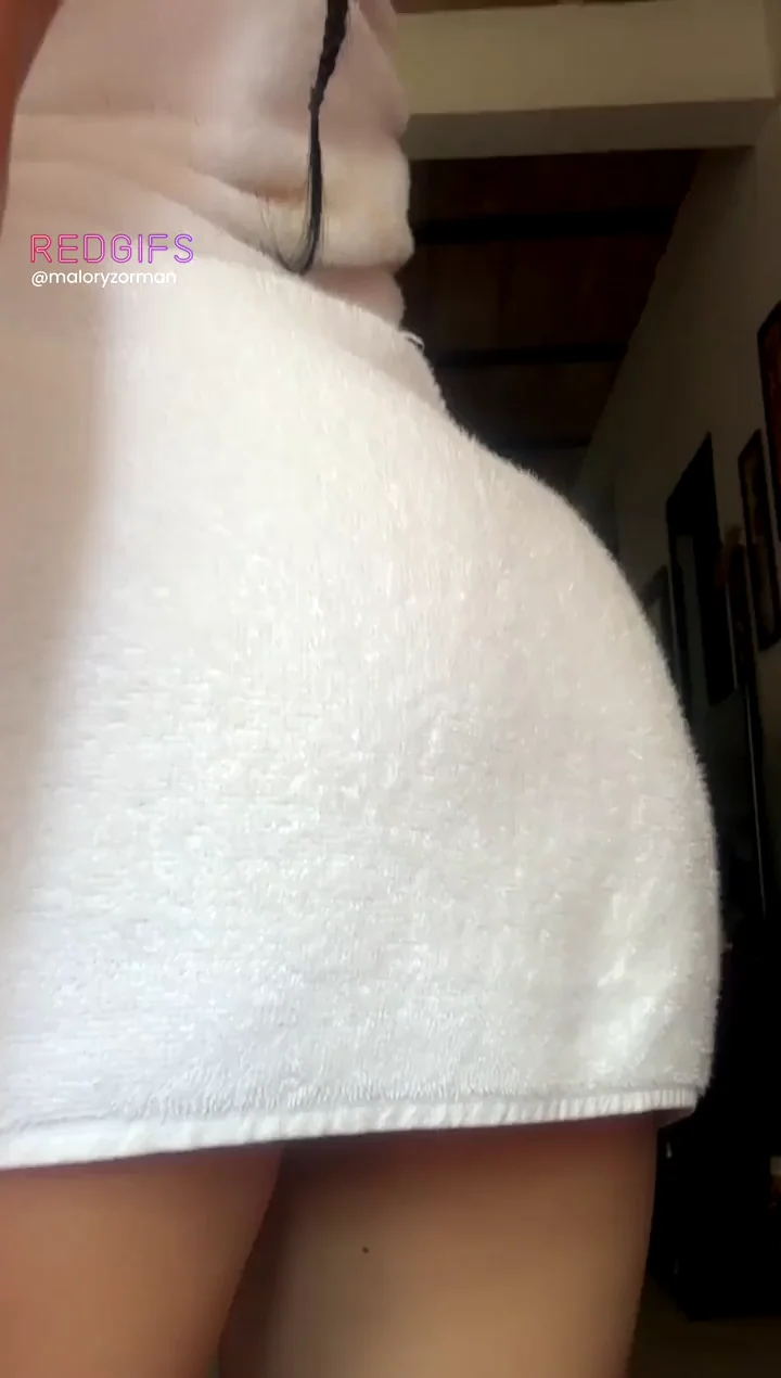 Twerking right after I got out of the shower 💦