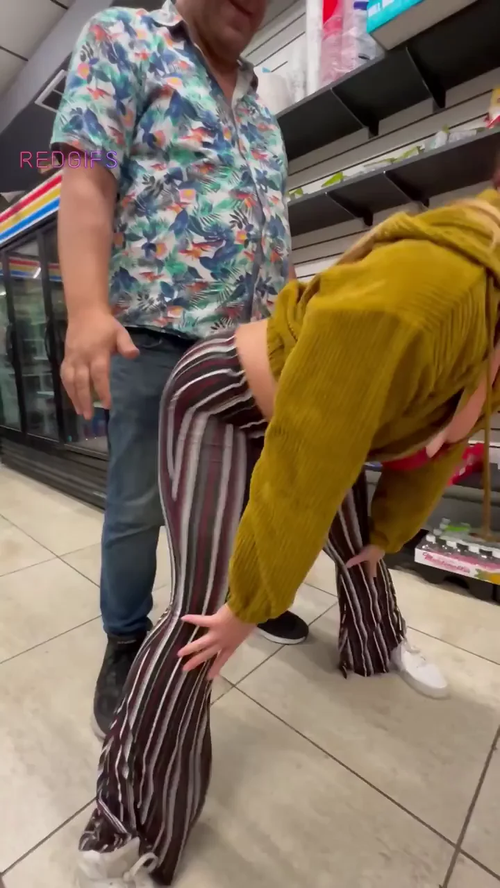 Twerked on mini Mart manager for freeee liquor