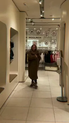 Little flash in the mall