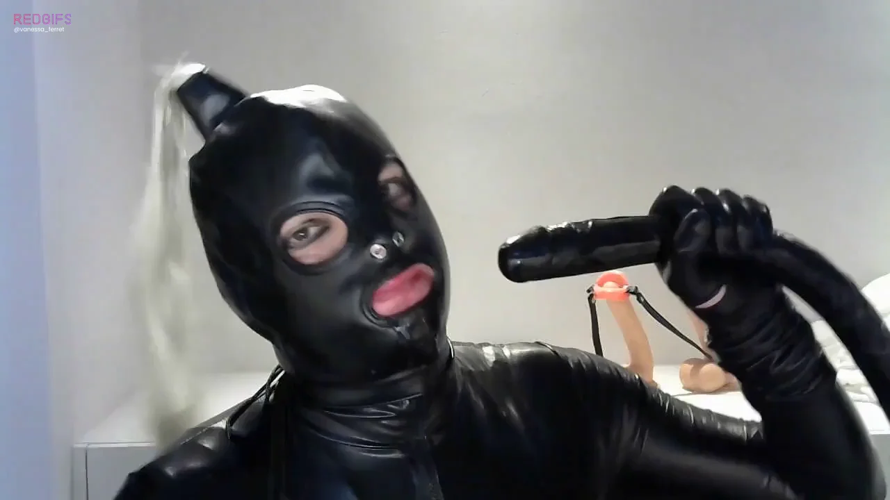 Throat Training Slut in Shiny Latex 😈🍆💦 Wanna Use My Holes?