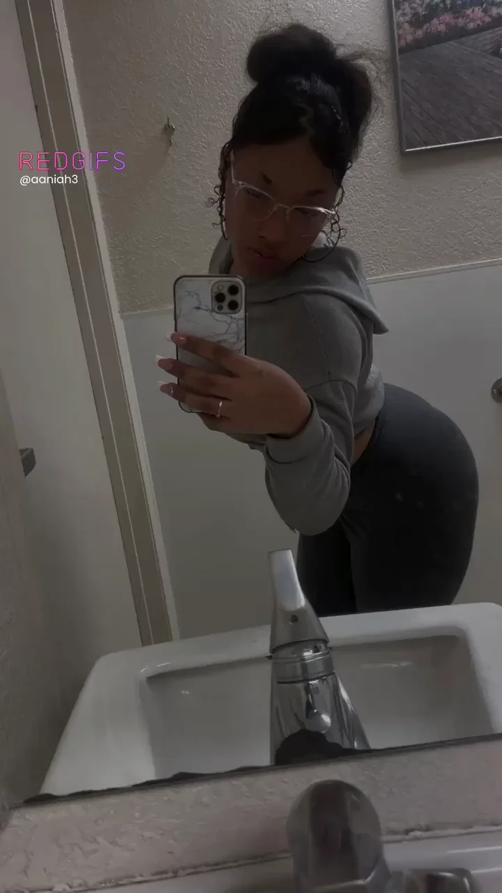 Would You Cheat on Your Wife for This Thick Ebony Ass? 🍑💦