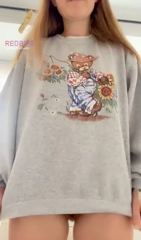 Farmer Girl Jumper Flasher 😏🌻 Bare Pussy Bliss Hehe