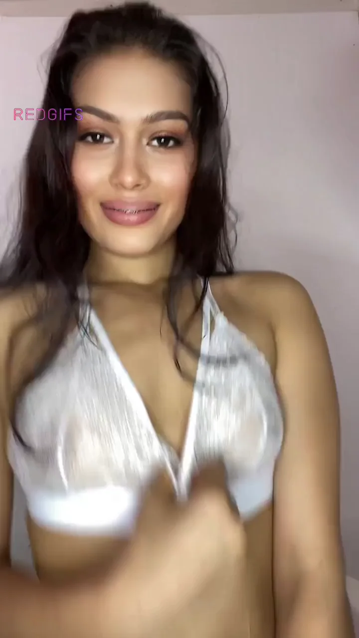 Latina Bombshell Craves Confident Pussy-Eaters in Lacy Tease