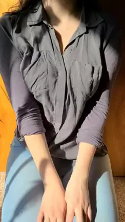 18yo Slut Teases Her Juicy Tits & What's Underneath 😈🍒