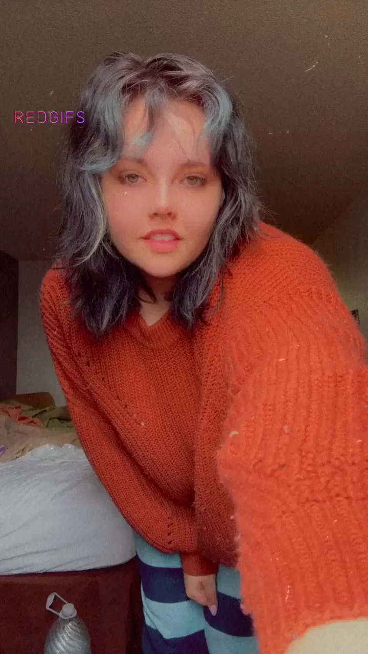 A cute little hotel strip 🤭