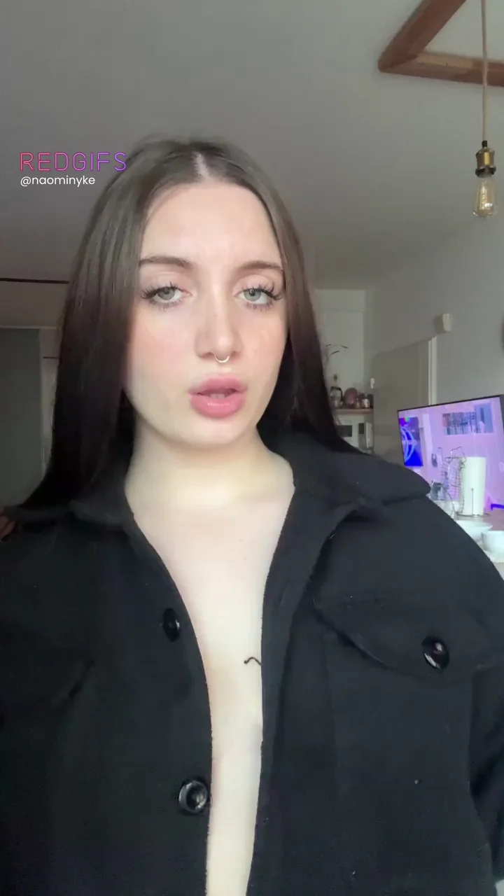 Eyes or These Juicy Titties? 😍🍒