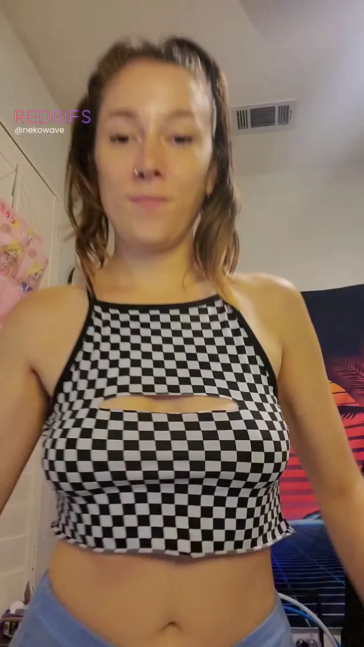 TikTok Tease: Amateur Babe's Slutty Anka Dance Debut